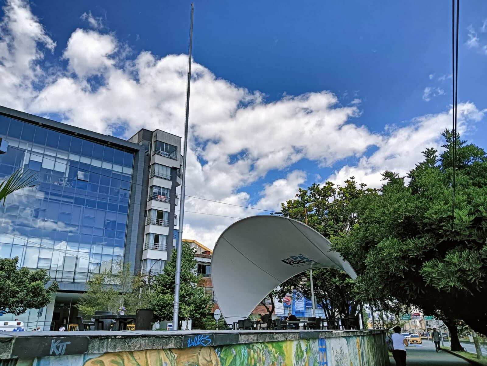 Plazoleta del parque de Los Fundadores de Armenia, Quindío. Foto: Adrián Trejos
