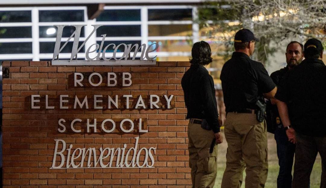 ¿Por qué acusan a la policía de actuar tarde durante el tiroteo en Texas?