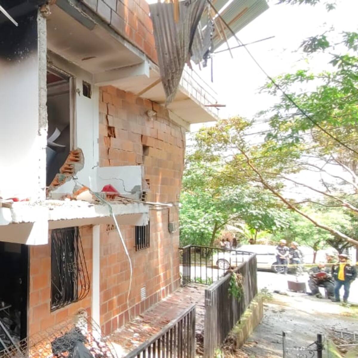Explosión dentro de una casa generó pánico en Bello, Antioquia; 30 viviendas reportaron daños