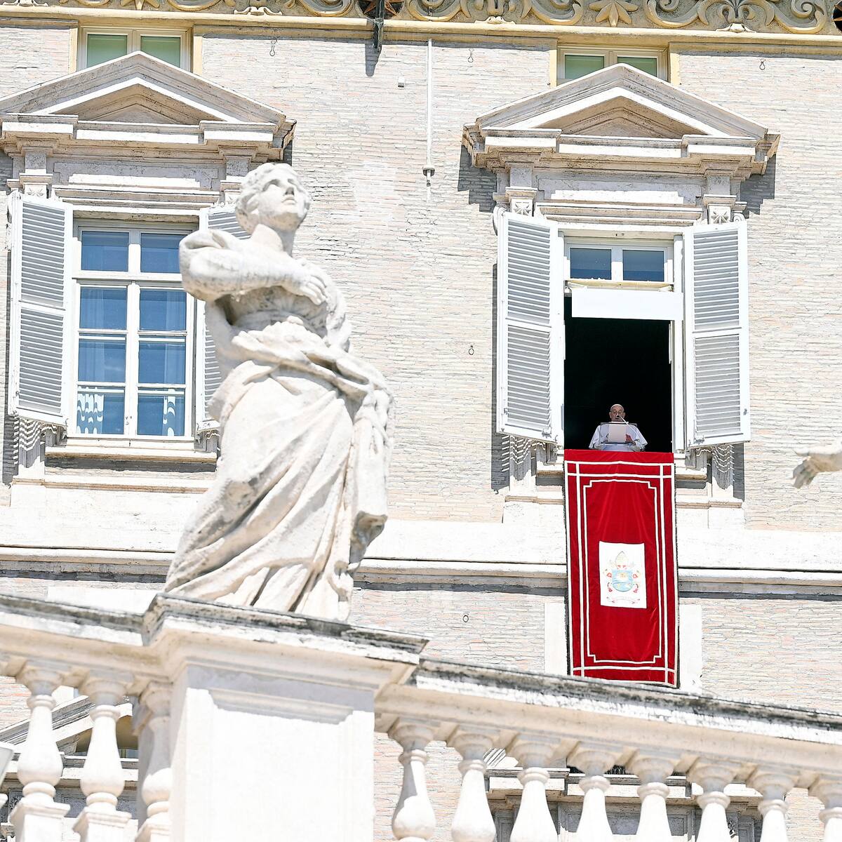 Vaticano: cambio de sexo y maternidad subrogada viola la dignidad