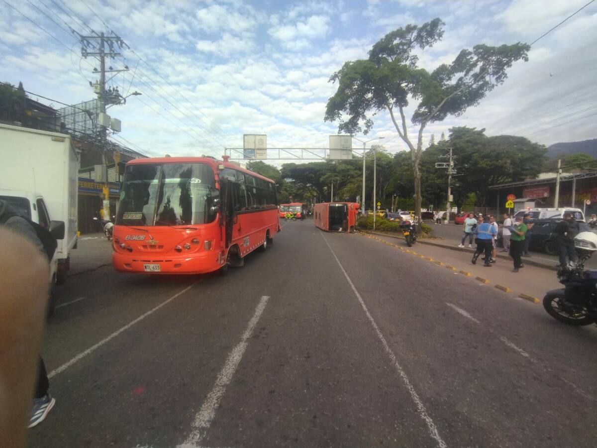 Dos busetas protagonizan choque en Ibagué ¿Guerra del Centavo?