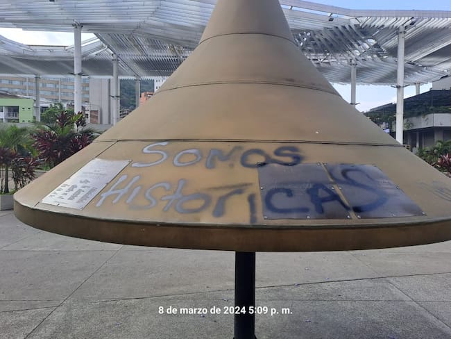 Rechazo causaron los grafitis de la trompeta ubicada en la plazoleta Jairo Varela
