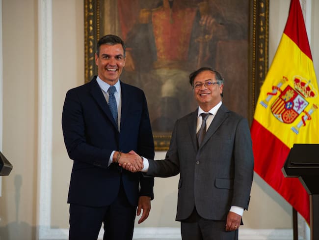 Spain&#039;s government president Pedro Sanchez (Left) shakes hands with Colombian president Gustavo Petro (Right) during the official visit of Pedro Sanchez, government president of Spain to Colombia, in Bogota, Colombia on August 24, 2022. Sanchez offered Spain as a negotiation country for the peace process with the ELN Guerrilla. (Photo by Sebastian Barros/NurPhoto via Getty Images)