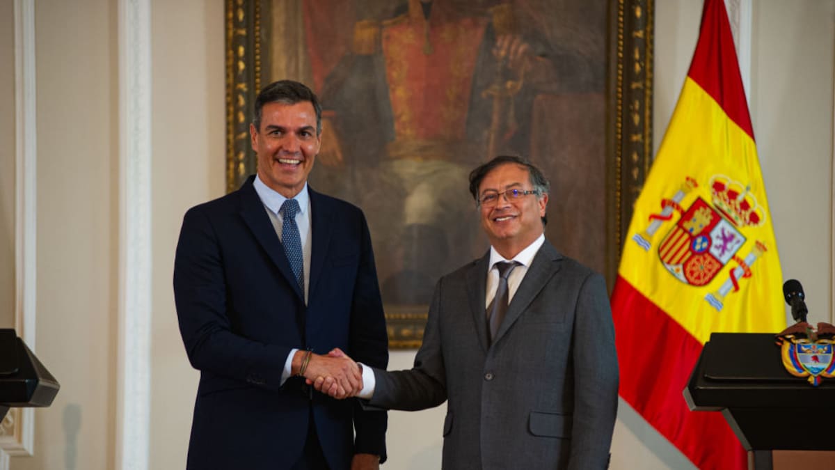 “La política de la derecha es destruir personas”: Petro se solidariza con Pedro Sánchez