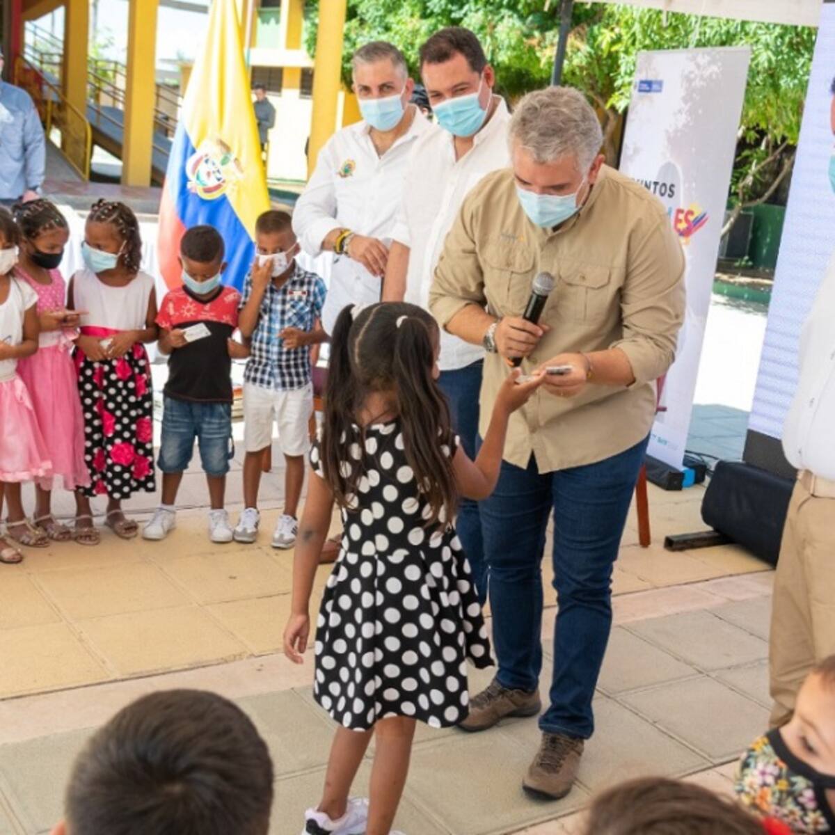 Albergar a 1.8 millones de migrantes venezolanos es un gesto de paz: Duque