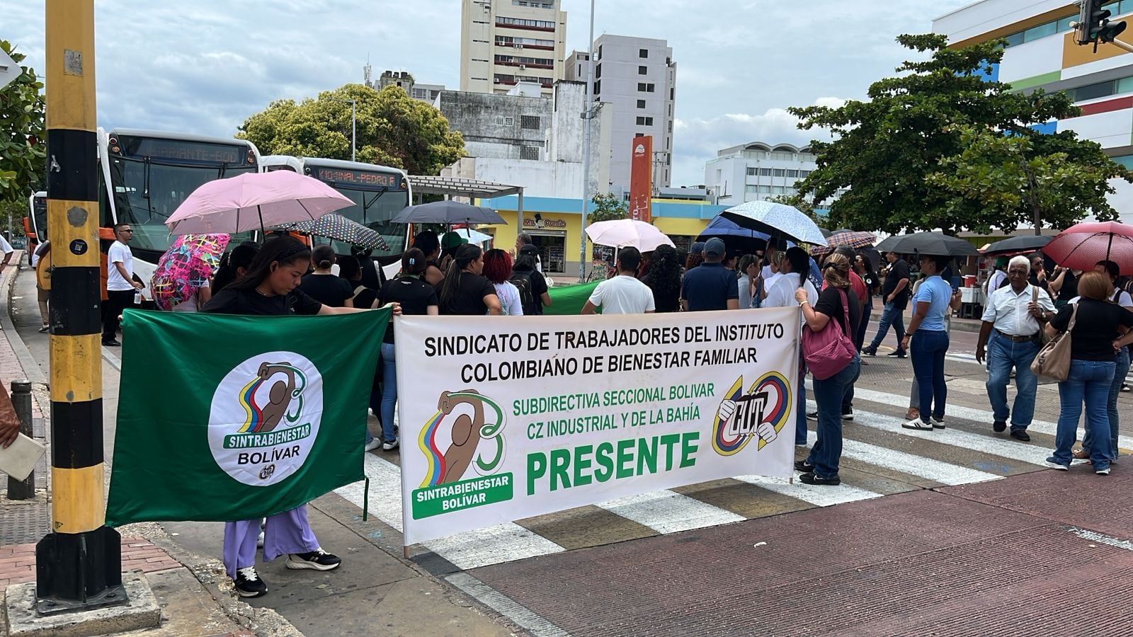 Protesta trabajadores del ICBF. // Cortesía