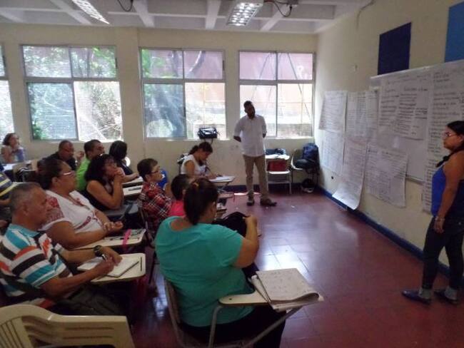 Alcaldía de Medellín pagará a los maestros la prima de vida cara