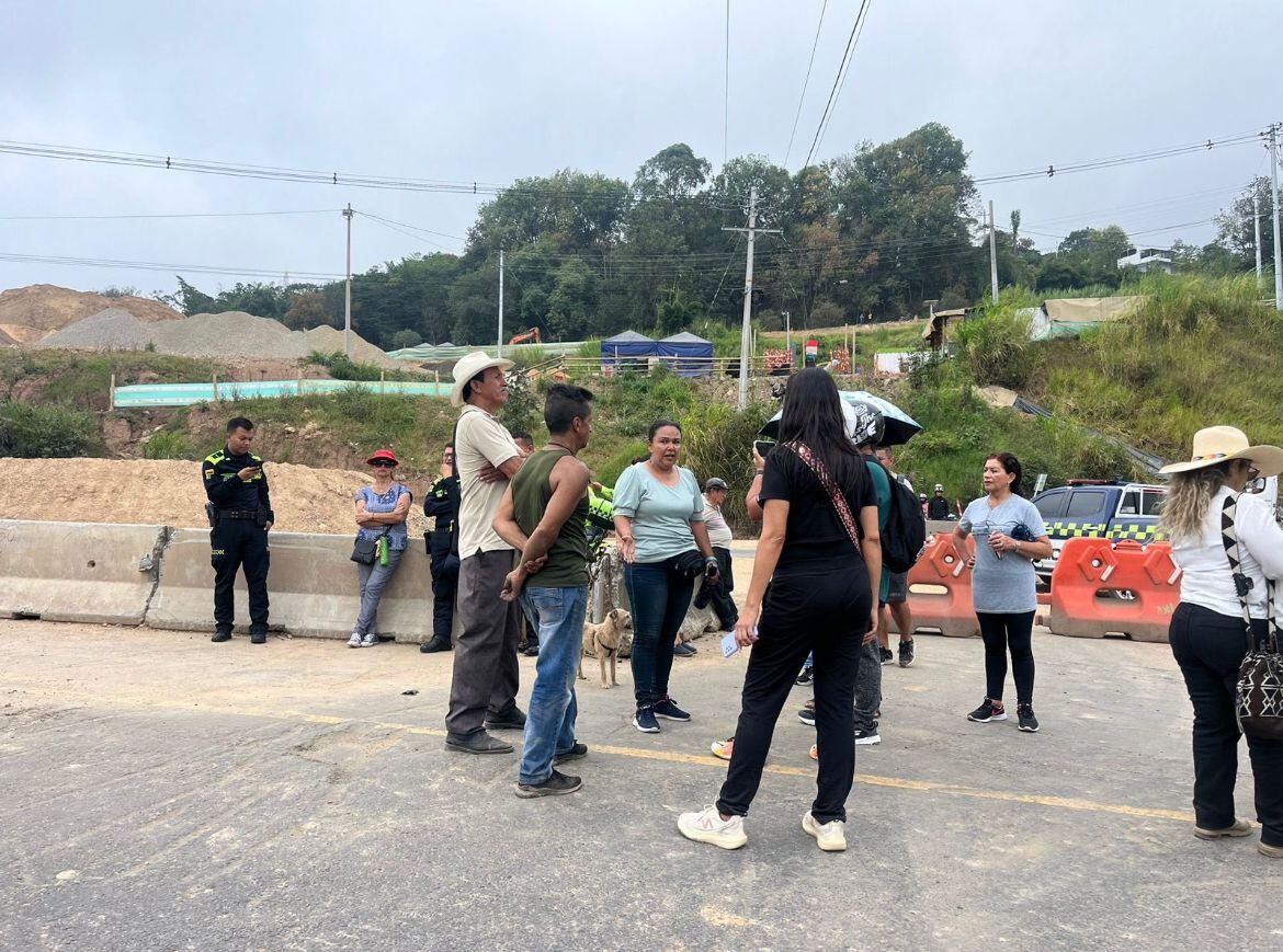 Bloqueos en la vía Bogotá-Girardot. Foto: Caracol Radio.