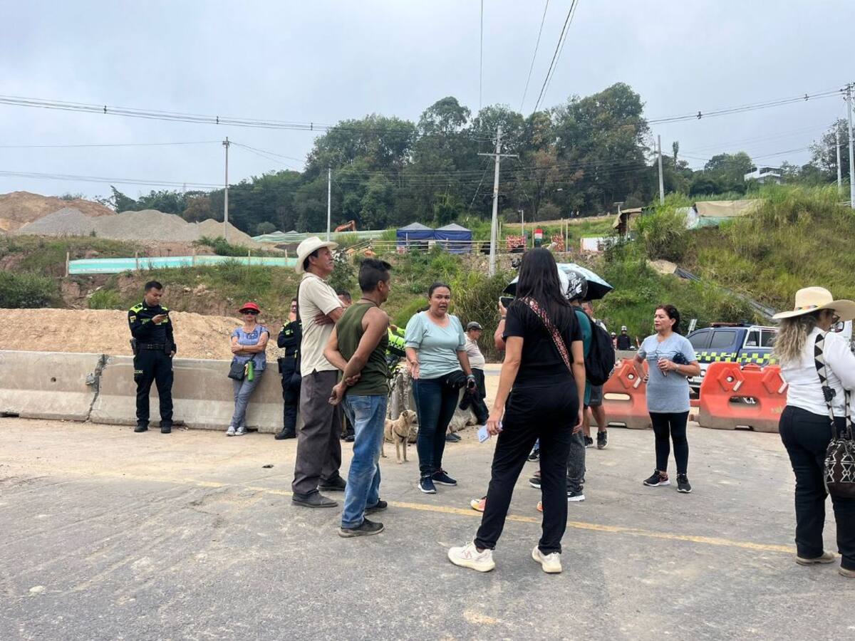 Habitantes de Silvania señalan daños en sus casas por la construcción de la vía Bogotá-Girardot