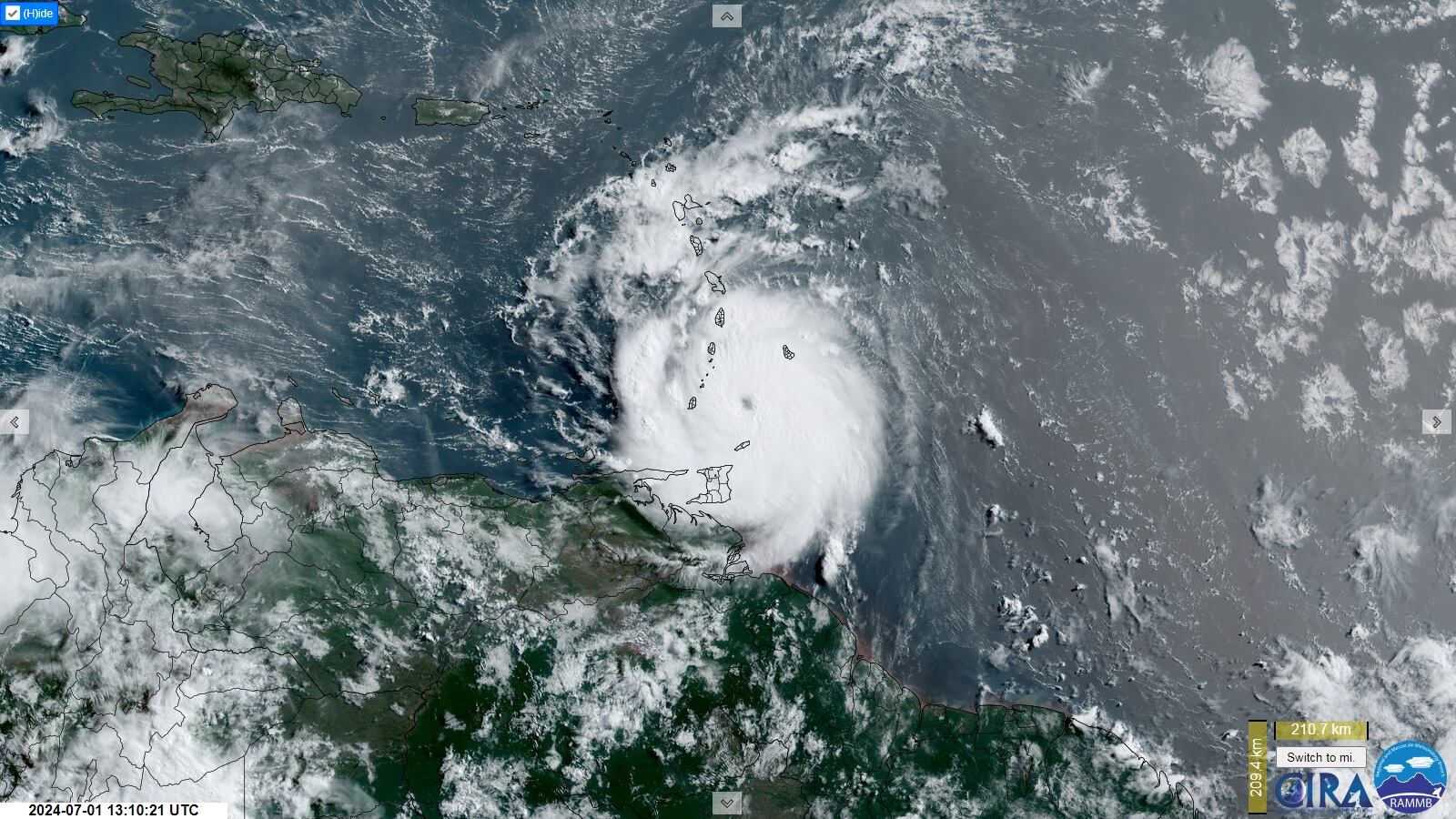 USA6053. MIAMI (ESTADOS UNIDOS), 01/07/2024.- Captura de una imagen satelital cedida por la Subdivisión de Meteorología Regional y de Mesoescala (RAMMB) y del Instituto Cooperativo para la Investigación Atmosférica (CIRA) de la Universidad Estatal de Colorado (CSU) donde se muestra una vista del ojo del huracán Beryl en la cuenca atlántica. El "extremadamente peligroso" huracán Beryl llegó este lunes al sur de las islas de Barlovento como un poderoso huracán categoría 4 con vientos y marejada ciclónica "potencialmente mortales", informó el Centro Nacional de Huracanes (NHC, en inglés) de Estados Unidos. EFE/ RAMMB/CIRA / SOLO USO EDITORIAL/ SOLO DISPONIBLE PARA ILUSTRAR LA NOTICIA QUE ACOMPAÑA (CRÉDITO OBLIGATORIO)