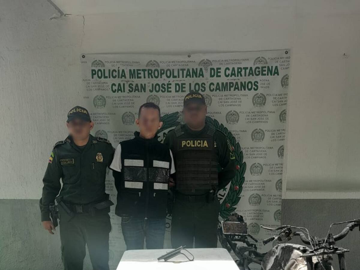 En El Recreo incendiaron una moto: presunto atracador fue capturado por la Policía
