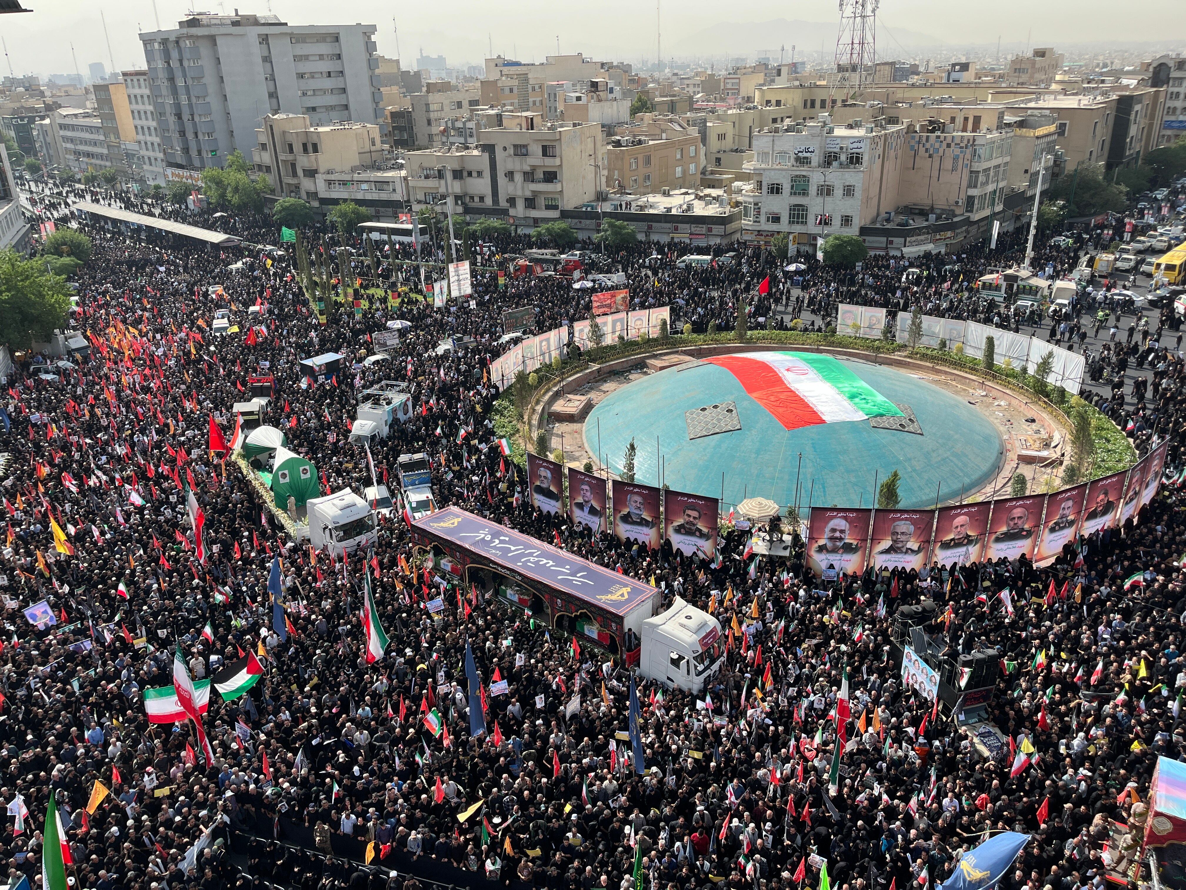 FOTODELDIA Teherán (Irán) .- Irán comenzó este sábado los funerales de Estado para 60 personas, entre ellas altos cargos militares y científicos nucleares, que murieron en ataques israelíes en la guerra de los 12 días, iniciada el 13 de junio. EFE/ Abedin Taherkenareh