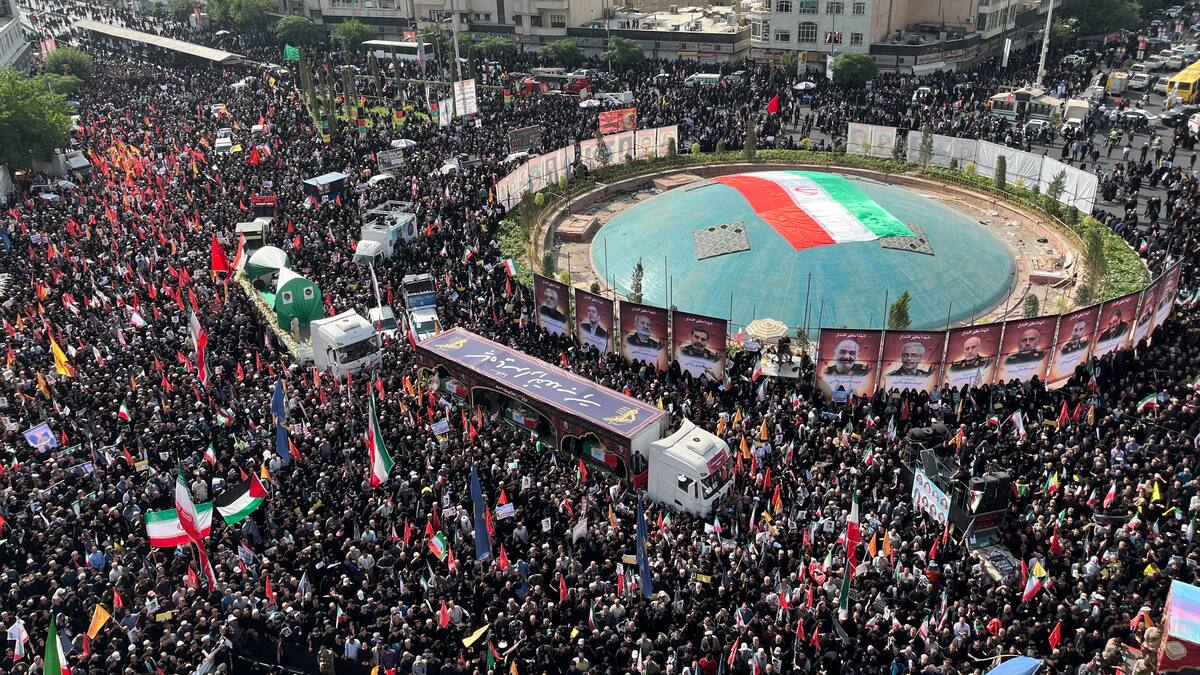 Irán celebra funeral de Estado por militares y científicos que murieron en conflicto contra Israel