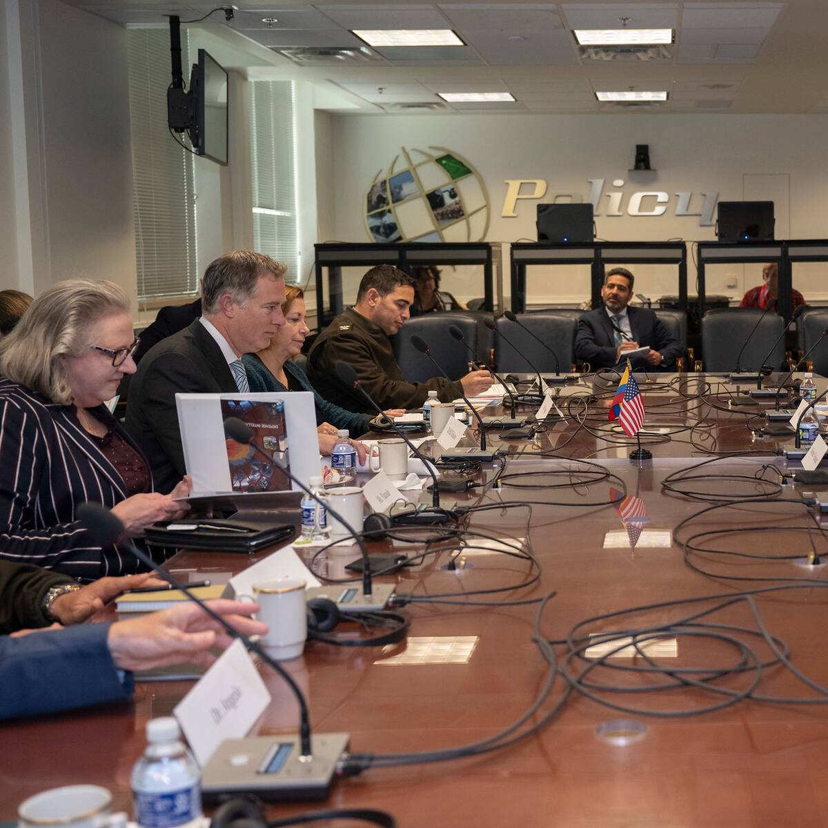 ¿Por qué el MinDefensa de Colombia está en Washington DC?