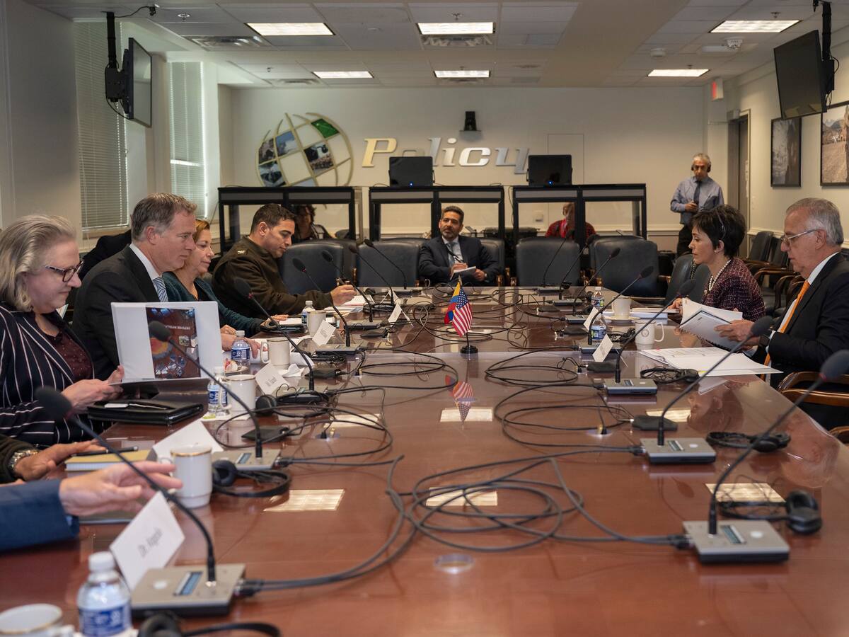 ¿Por qué el MinDefensa de Colombia está en Washington DC?