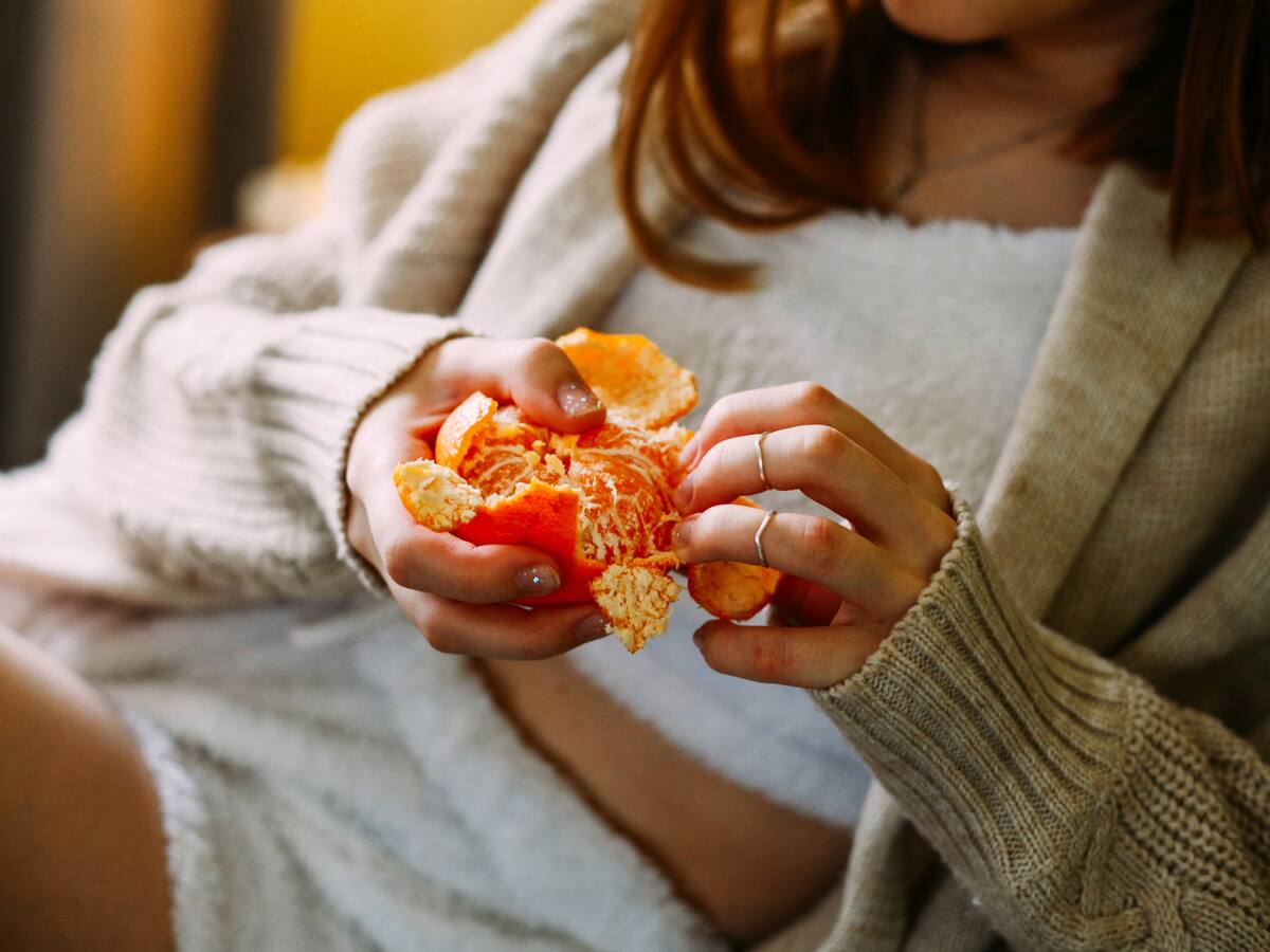 ¿Qué son y por qué no debe quitar los hilos de la mandarina? Expertos responden