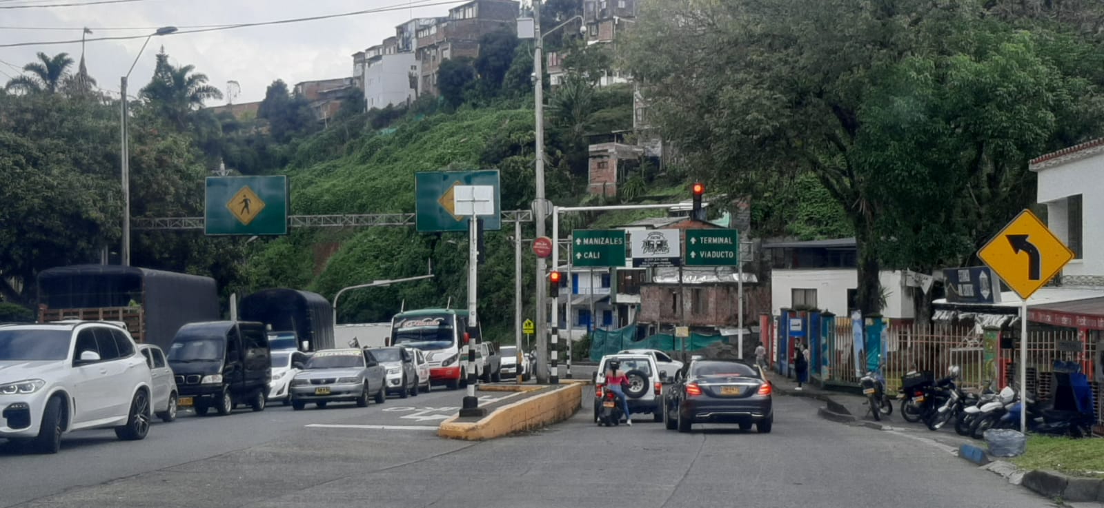 Movilidad difícil en Pereira - Caracol Radio Pereira