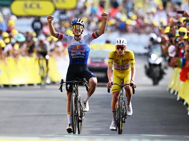 PLATEAU DE SOLAISON, FRANCE - JULY 19: (L-R) Remco Evenepoel of Belgium and Team Red Bull - BORA - hansgrohe celebrates at finish line as stage winner ahead of Tadej Pogacar of Slovenia and UAE Team Emirates - XRG - Yellow Leader Jersey during the 113th Tour de France 2026, Stage 15 a 183.9km a 155.3km stage from Champagnole to Plateau de Solaison 1501m / #UCIWT / on July 19, 2026 in Plateau de Solaison, France. (Photo by Dario Belingheri/Getty Images)