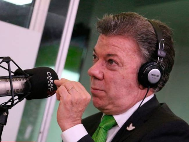 Presidente Juan Manuel Santos considera &quot;irónico&quot; subir tasas de interés y bajar crecimiento de la economía