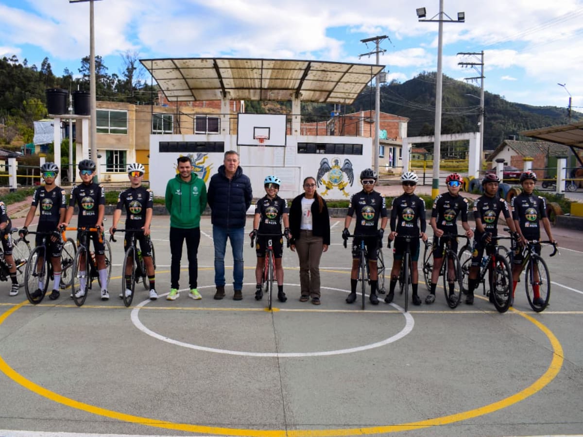 Fundación Milpa y Alcaldía de Samacá fortalecen el deporte juvenil con entrega de nuevos uniformes