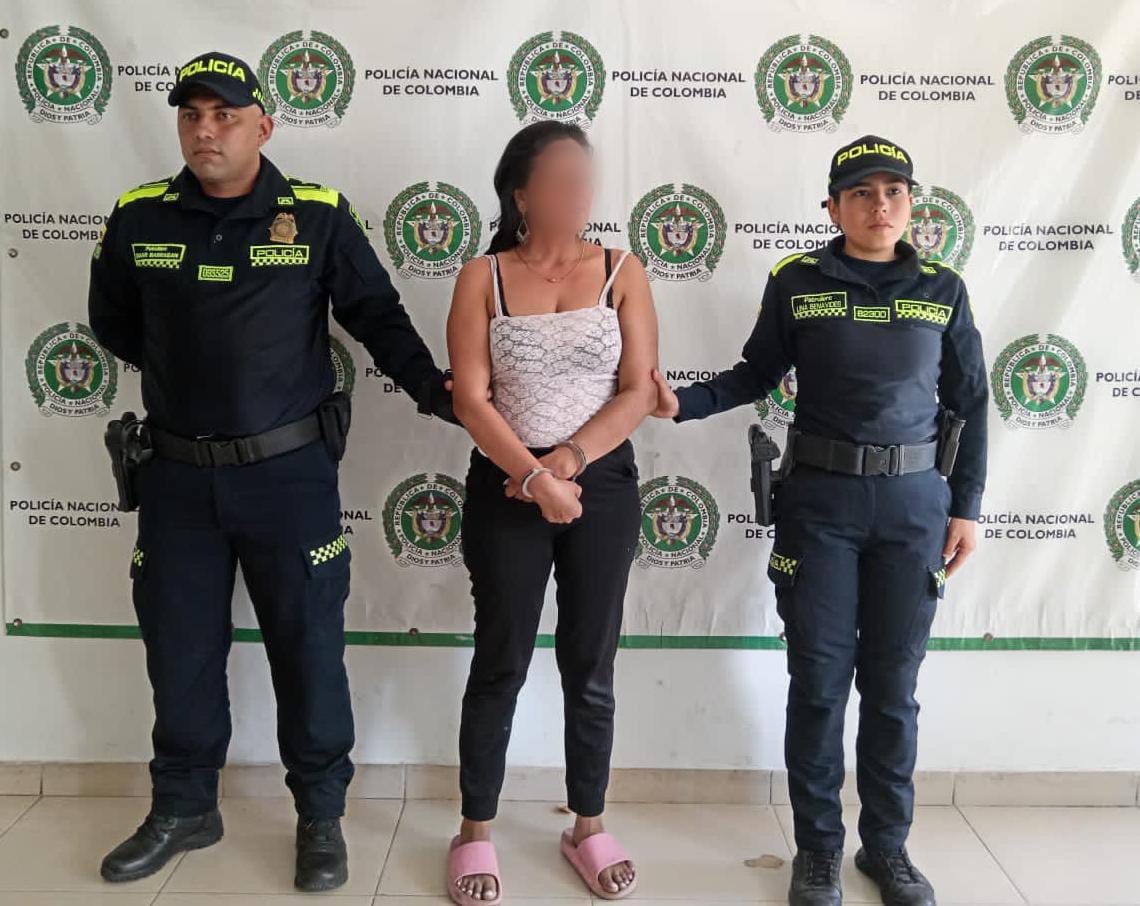 Orden de captura vigente por los delitos de de acceso carnal abusivo con menor de 14 años.
