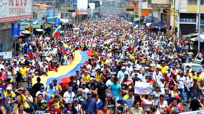 Con banderas los tachirenses se unieron a la movilización nacional.