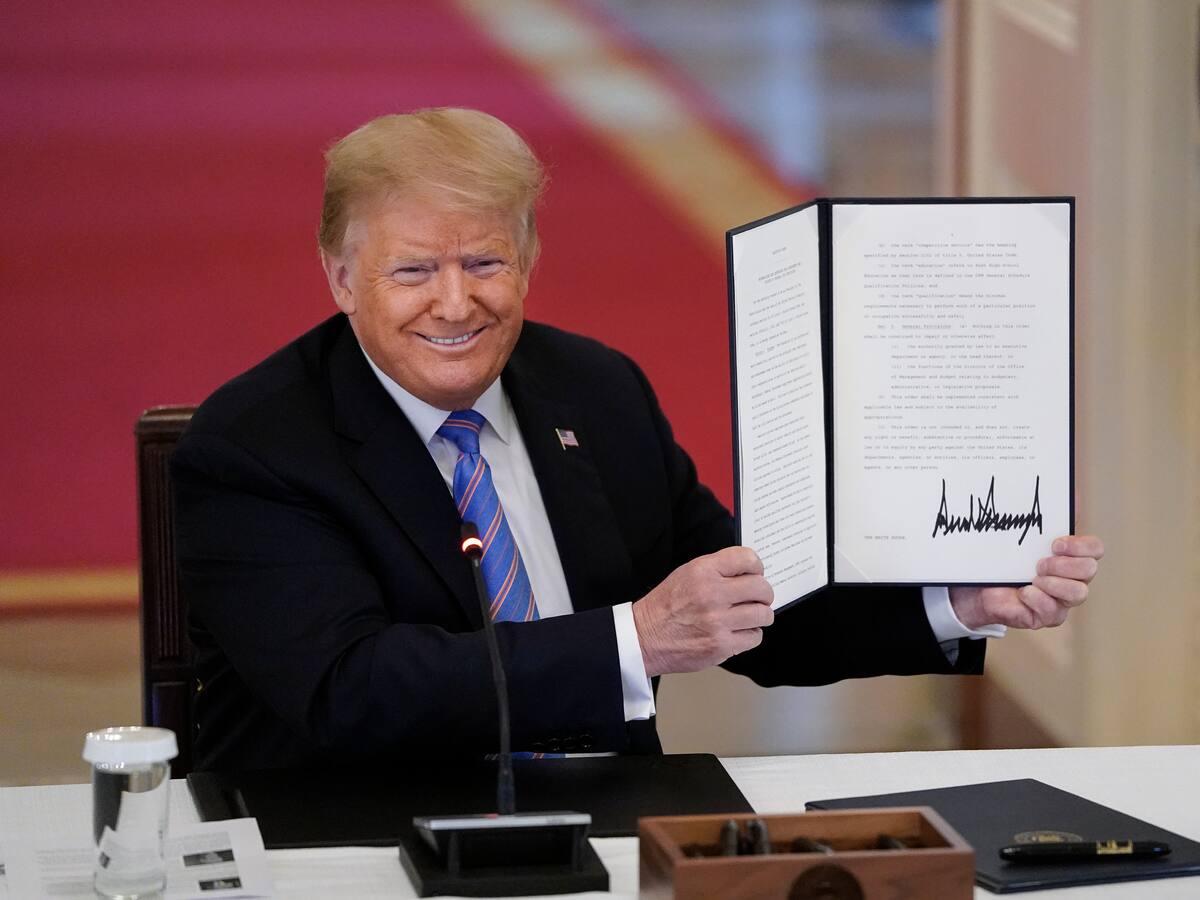 Nueva avalancha de órdenes ejecutivas del presidente Trump en su segundo día de gobierno
