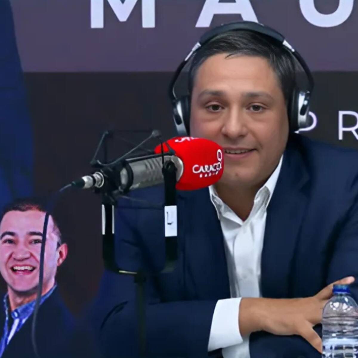 Arrebatémosle la agenda política a Petro y Uribe: Mauricio Lizcano