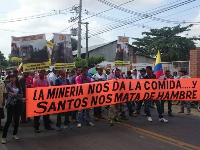 Convocan a mineros a buscar este martes soluciones al paro en Antioquia