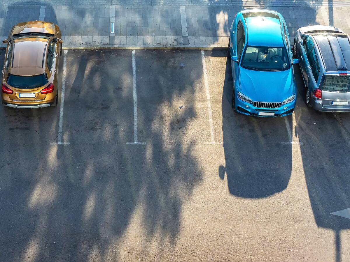 ¿Los parqueaderos de visitantes pueden ser ocupados por los propietarios? Esto dice la ley