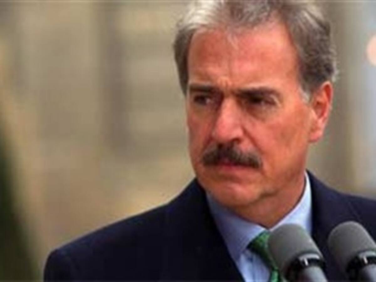 'No vamos a tolerar los conservadores que le entreguen el Partido a Santos': Pastrana