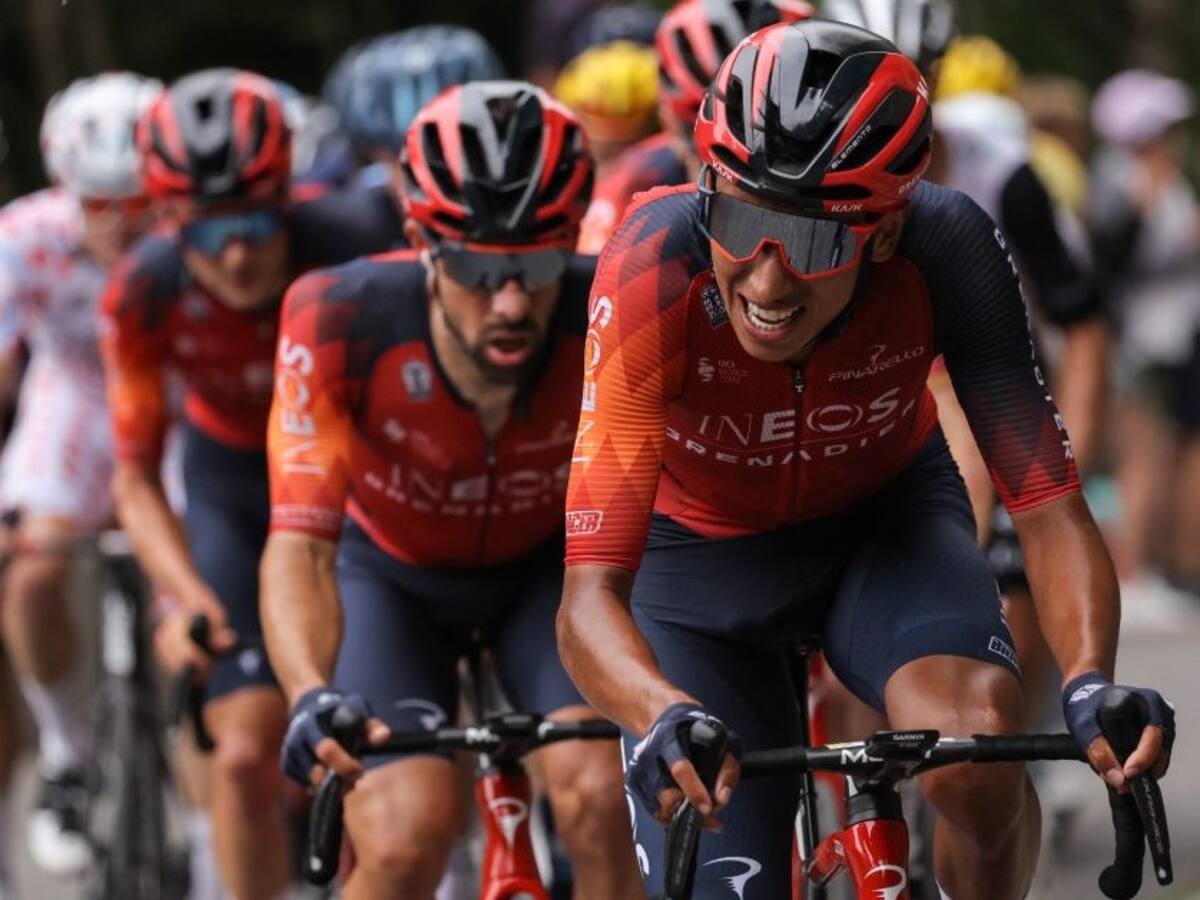 Egan Bernal se mantiene como el mejor colombiano, pero pierde tiempo en la general