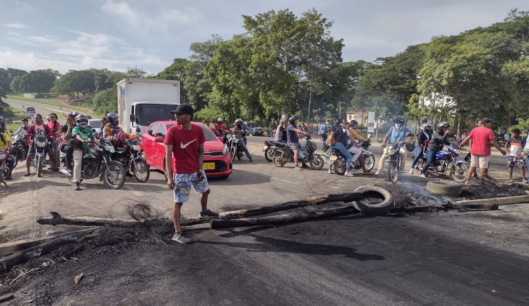 Entre Turbaco y Arjona hubo quema de llantas y protestas por el mal servicio de energía eléctrica
