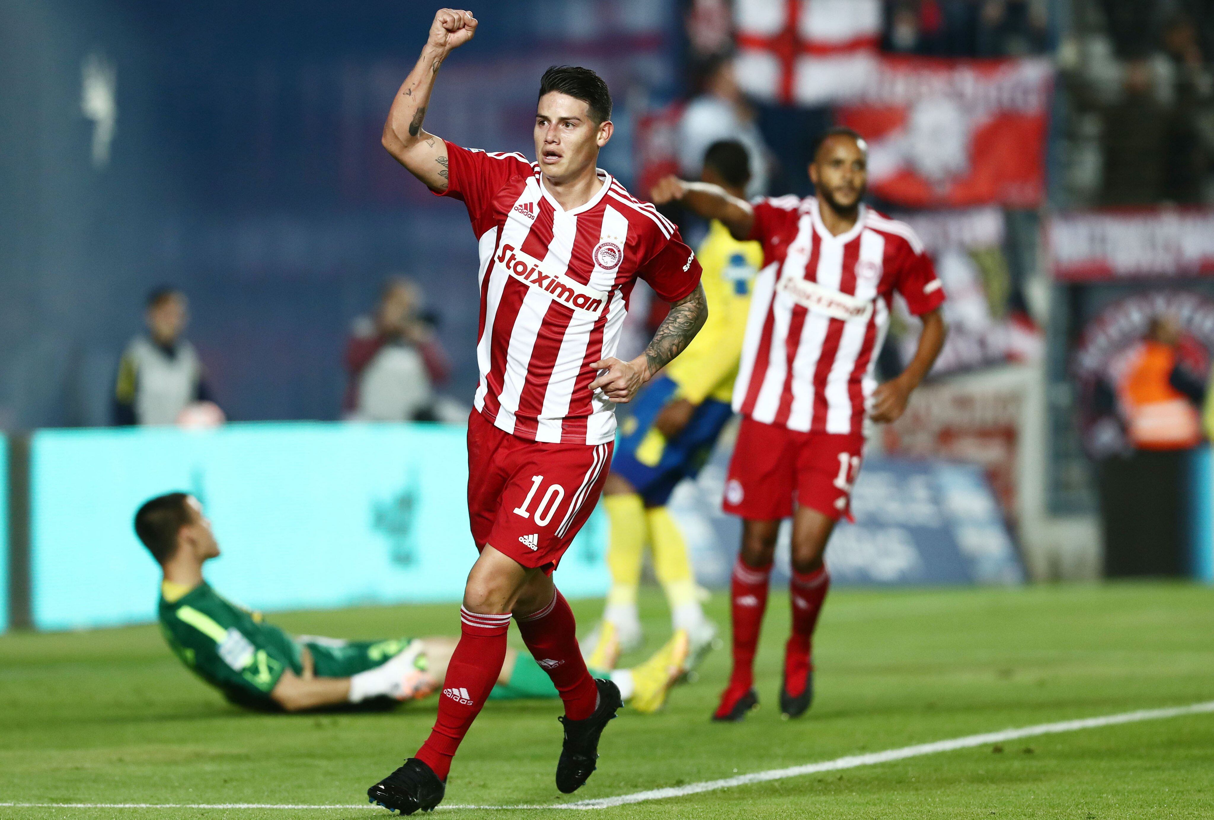 James Rodríguez, figura en el triunfo de Olympiacos en la Superliga Griega