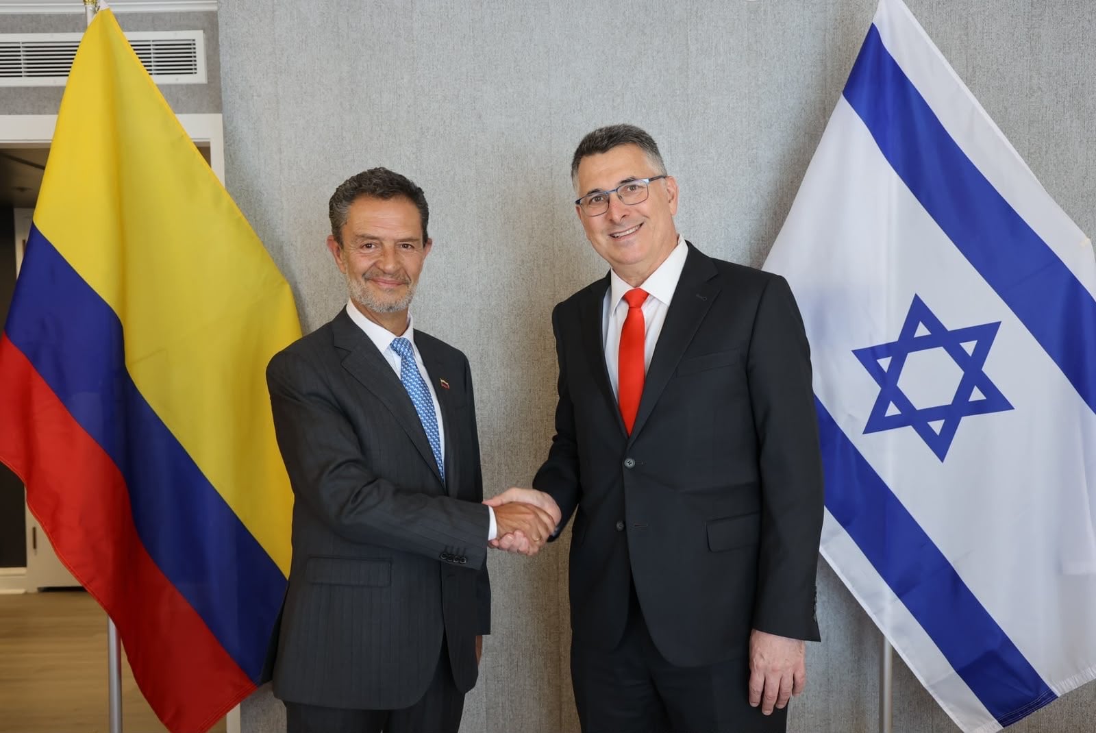 El Ministro de Asuntos Exteriores de Israel , Gideon Sa'ar, confirmó la normalización de relaciones entre ambas naciones cuando Abelardo de la Espriella tome posesión.
(Foto:   Cortesía Gideon Sa'ar)