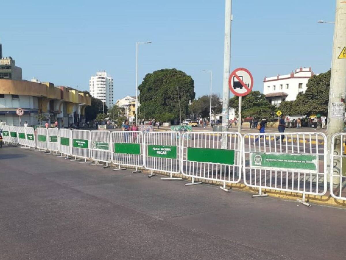 Policía instala vallas en el sector Puerto Duro de Cartagena