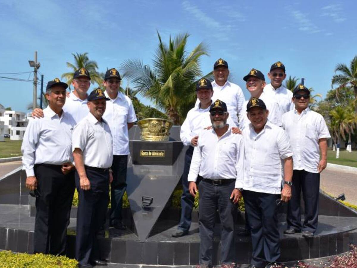 Luego de 40 años, egresados se reúnen en la Escuela Naval de Cadetes