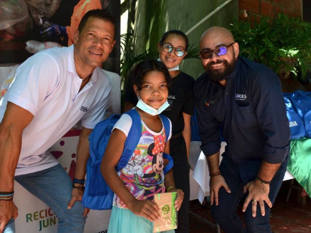 400 niños de Cartagena recibieron kit escolares