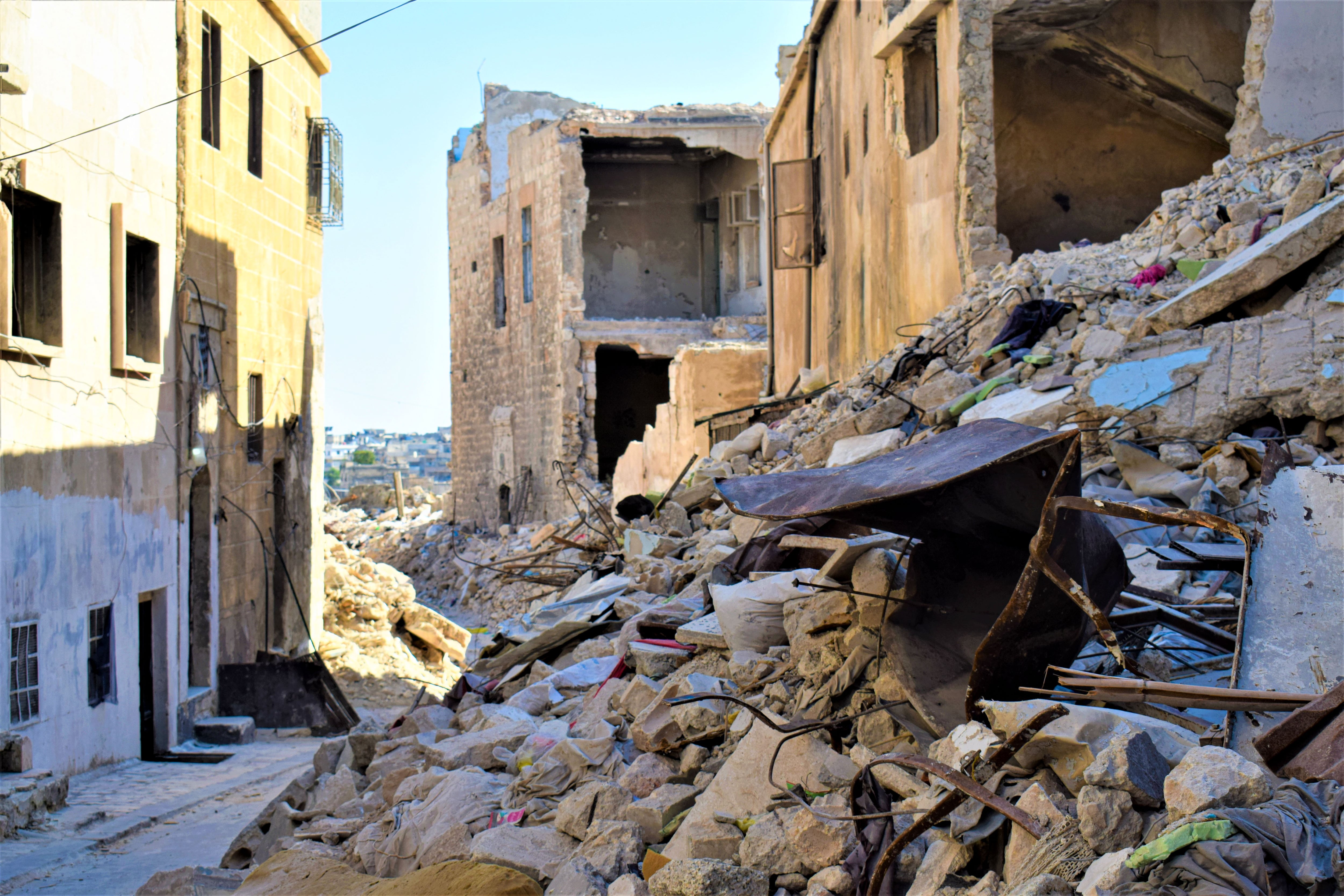 ALEPO (SIRIA), 30/08/2023.- Las ruinas de un edificio destruido por el terremoto que sacudió la ciudad siria de Alepo el pasado febrero, vistas el 24 de agosto de 2023. EFE/Hana al Saleh