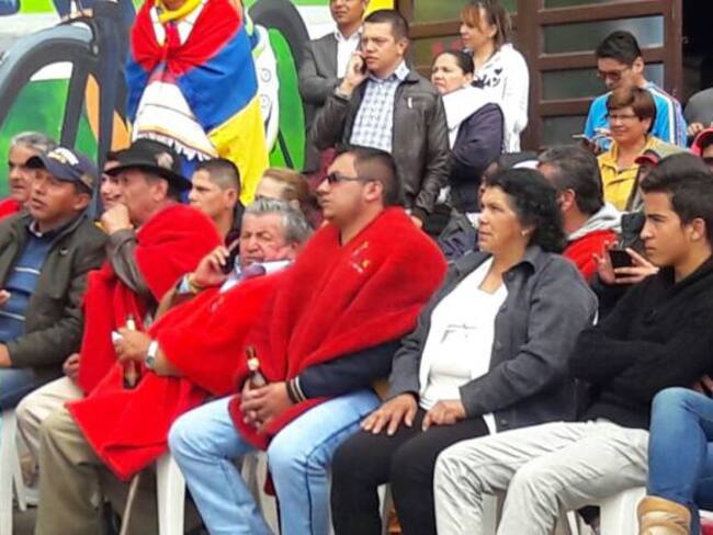 Tenemos una deuda entre los dos, mi pensión: Padre de Nairo Quintana al Presidente Santos