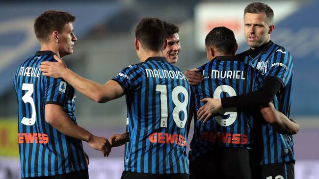 Luis Fernando Muriel festeja su gol número 18 con el Atalanta en la presente temporada.