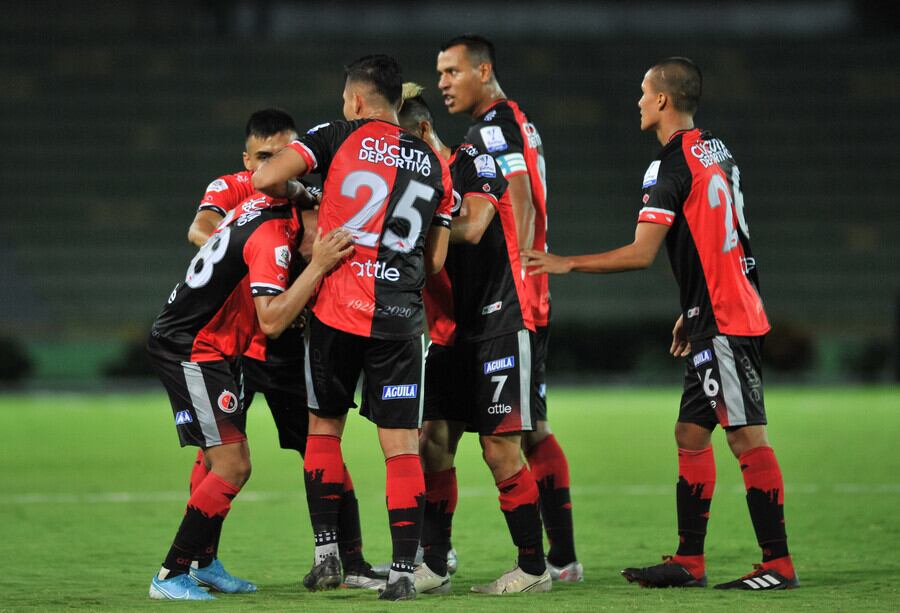 Cúcuta Deportivo celebra su regreso al fútbol profesional colombiano