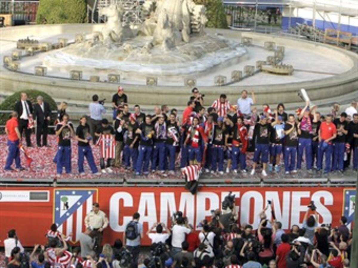 Miles de aficionados acompañaron al Atlético en la celebración del título