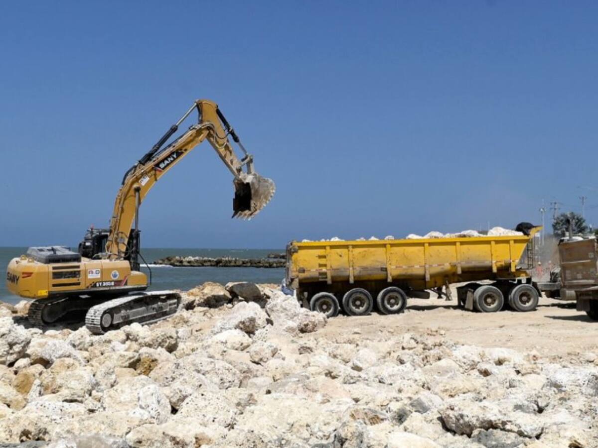 Autorizada intervención con draga en obras de protección costera