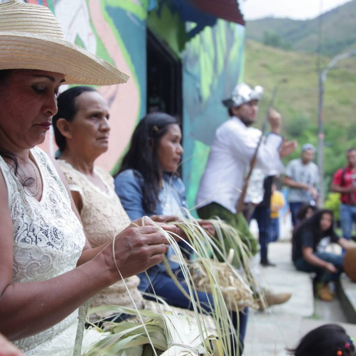Mujeres de San Luis en Neiva, tejiendo sueños