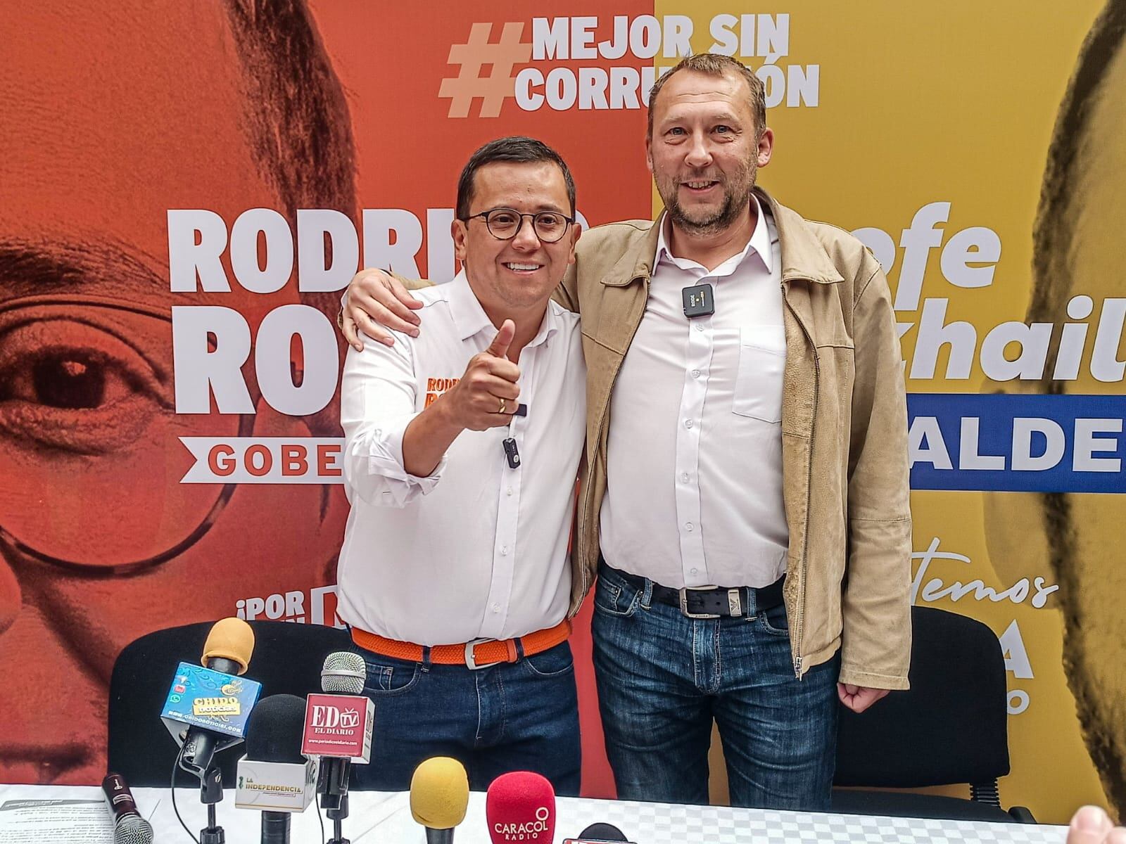 A la izquierda, el candidato a la Gobernación de Boyacá Rodrigo Rojas, a la derecha el candidato a la Alcaldía de Tunja, Mikhail Krasnov / Caracol Radio