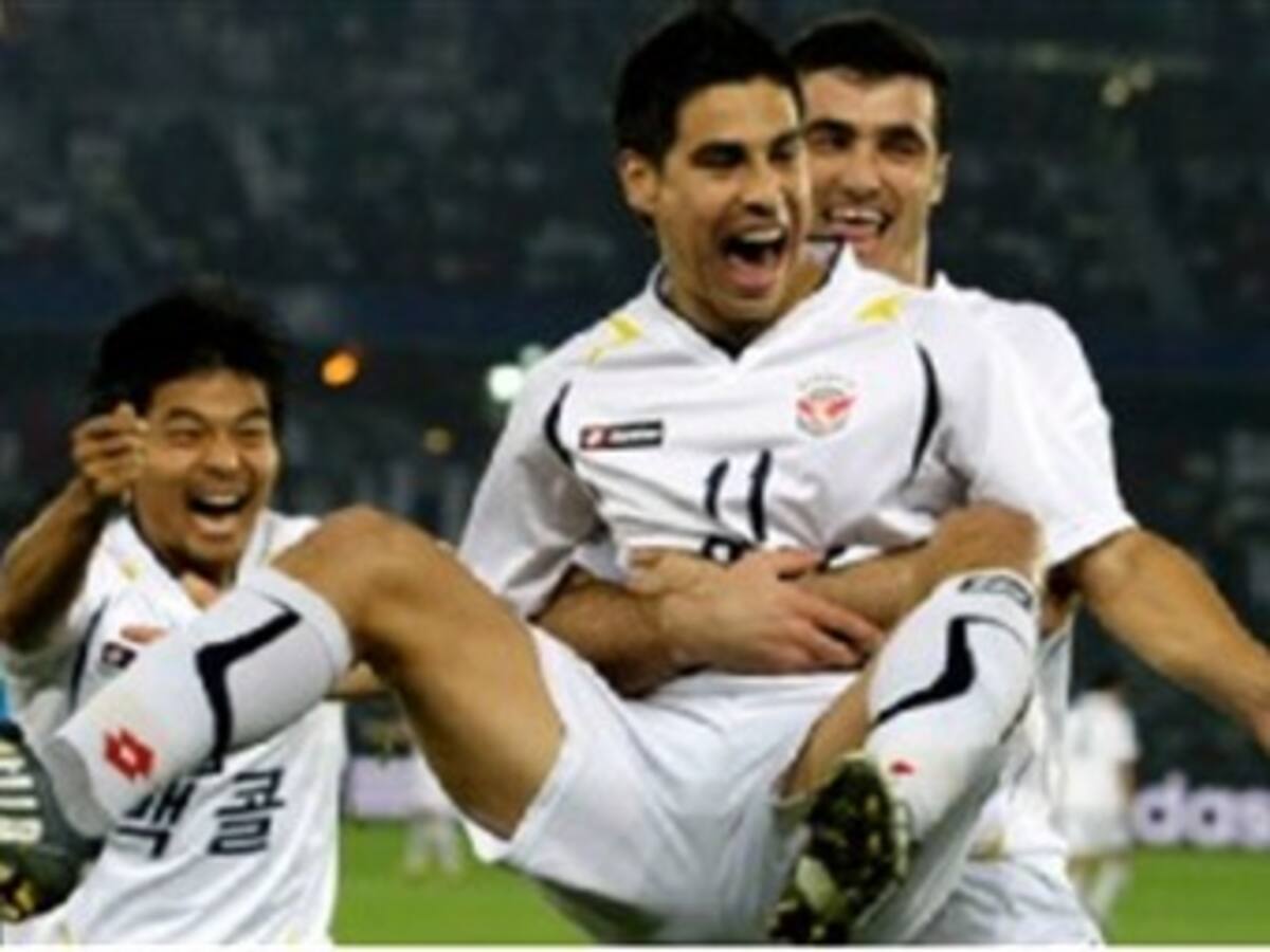 Mauricio Molina se despidió con dos goles del Mundial de Clubes