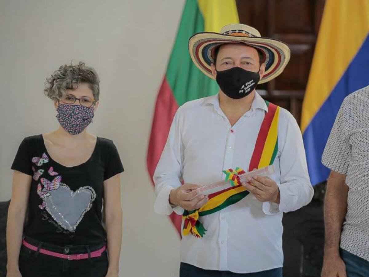 Condecoran con Medalla Cívica al Rey de la Leyenda Vallenata en Cartagena