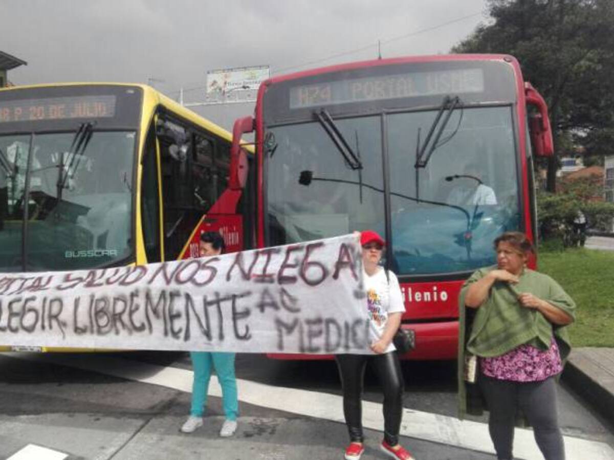 Reportan bloqueos en Transmilenio por protestas de usuarios de Capital Salud