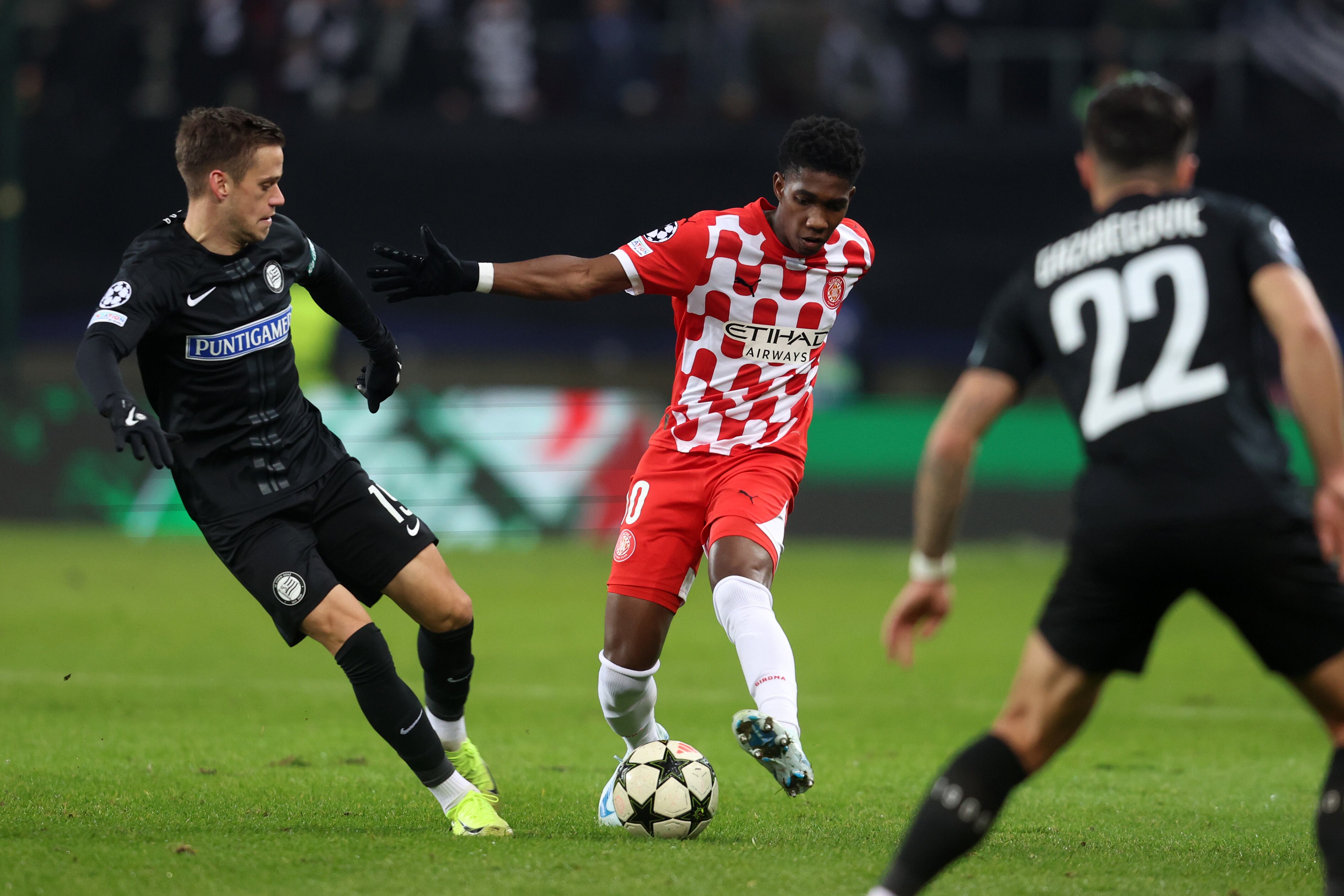 Yaser Asprilla en el duelo entre Girona  y Sturm en la Champions League. (Photo by Damjan Zibert/Soccrates/Getty Images)